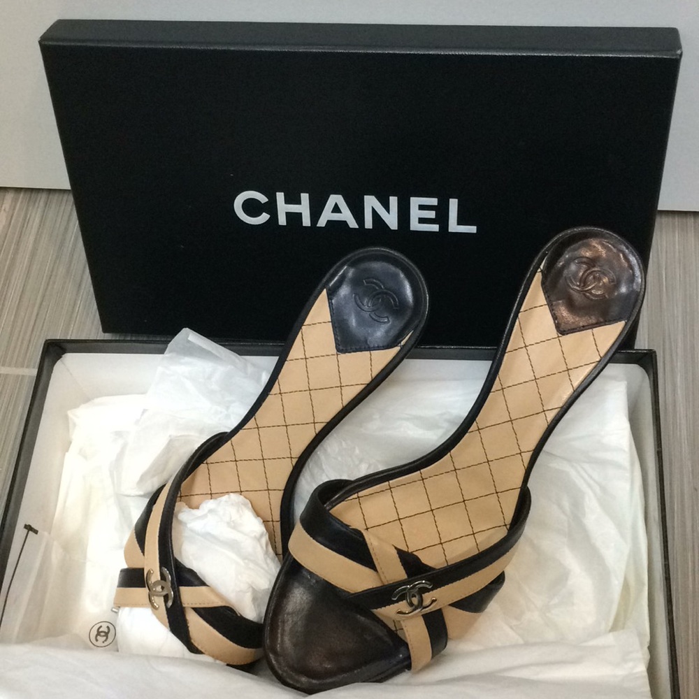 CHANEL Mules